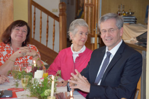 Dr. Beate Boga (mitte), Dr. Bärbel Kofler (links), Bürgermeister Thomas Weber